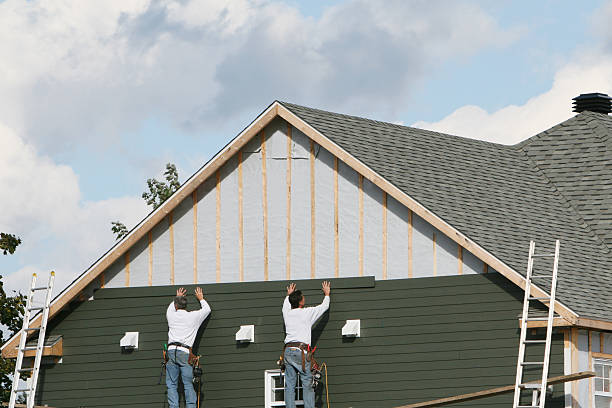 Professional Siding technician working in Richwood, TX